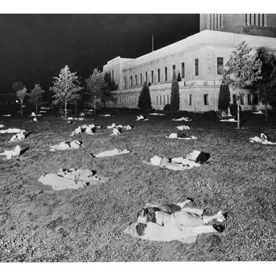Depression Image of Nebraskans sleeping on the state capitol lawn 0501_0100